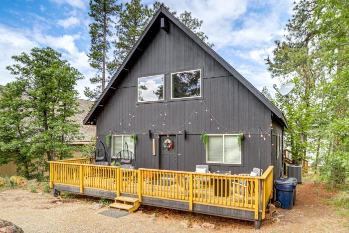 Walk to Trails Modern Munds Park Mountain Retreat