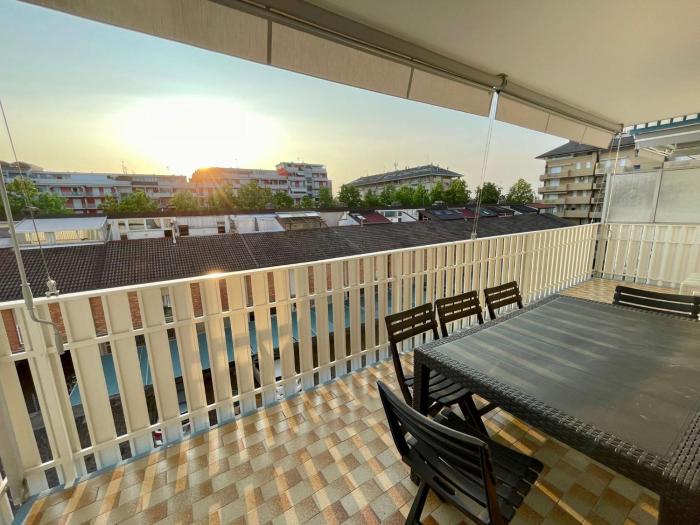 Apartment for six with shared pool