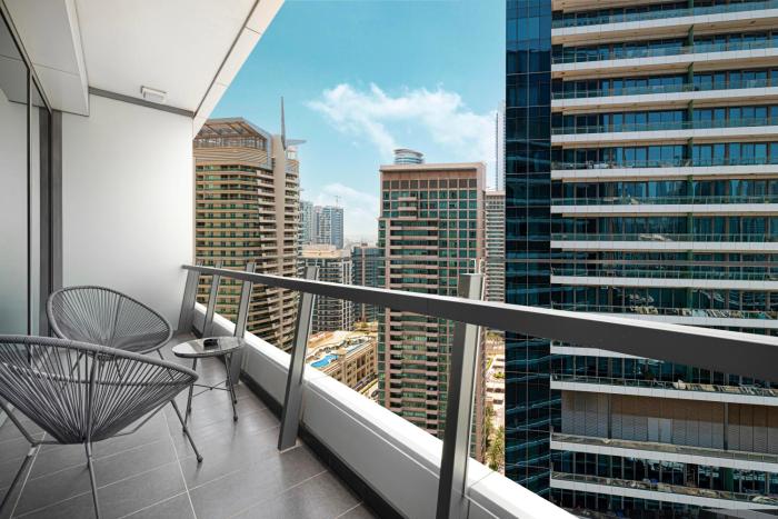High-Floor Marina View - Balcony, Pool and Gym
