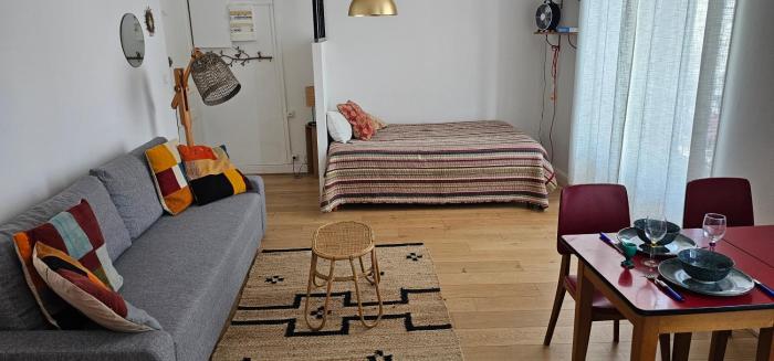 Evasion ensoleillée à St Jean de Luz Studio coquet avec balcon