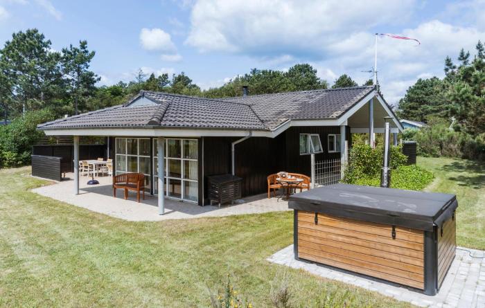 3 Bedroom Lovely Home In Knebel