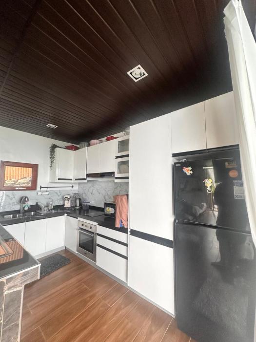 Barneys Pointe Beach House, Batangas City