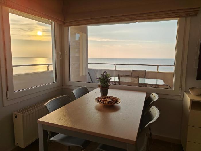Salty Breeze Supreme Beachfront Apartment-Supreme Stay with free Parking