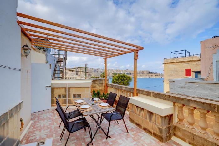 Traditional Maltese Townhouse with Roof Terrace