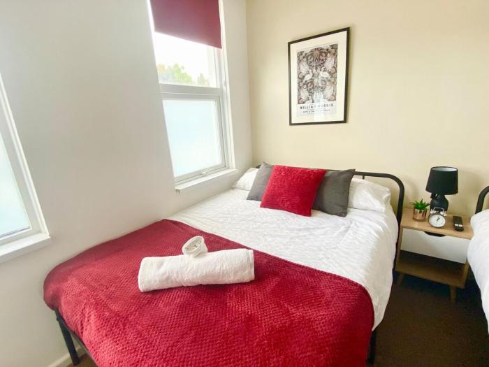 Stylish 4BR Home - Fast WiFi -Perfect for Contractors