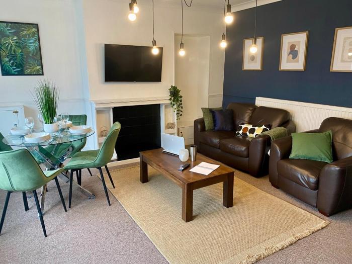 Peaceful 4BR Home - Free WiFi -Perfect for Contractors