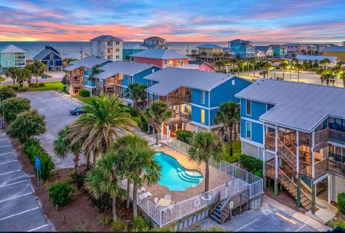 Sea Horse 611- 2 min walk 2 beach