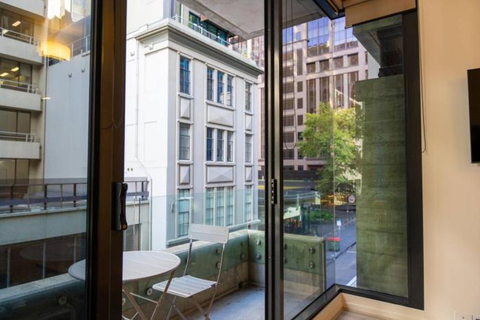 Private Apartment The Laneway Central CBD Hideaway on Little Collins