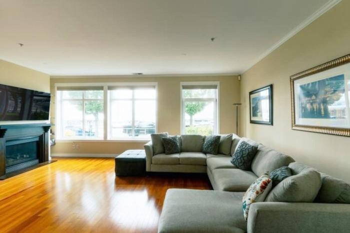 Waterfront 2BD Next to Pike Place with Private Patio