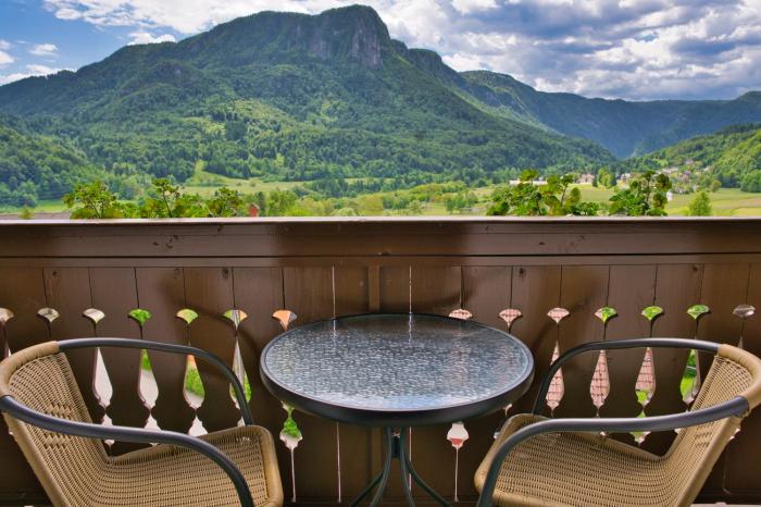 Pinus Alpinia Apartments