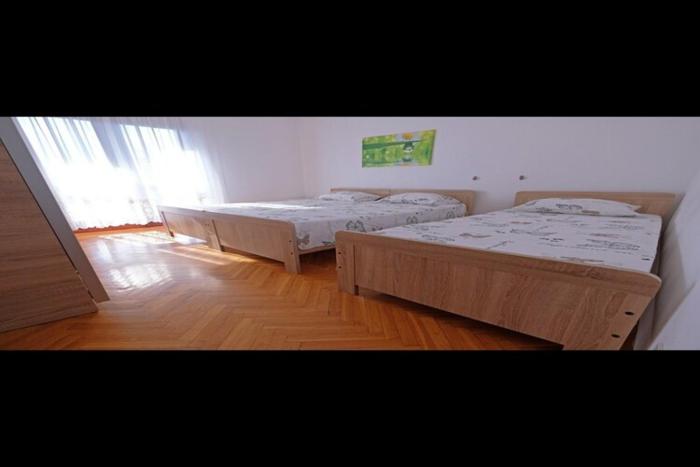 Apartment Stella - Three Bedroom Apartment with Balcony