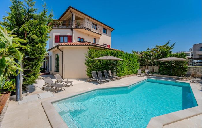 Awesome Apartment In Pula With Wifi