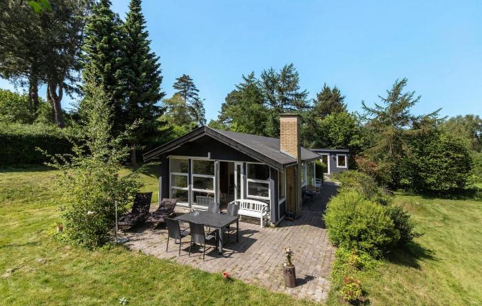 Nice Home In Vejby With Kitchen