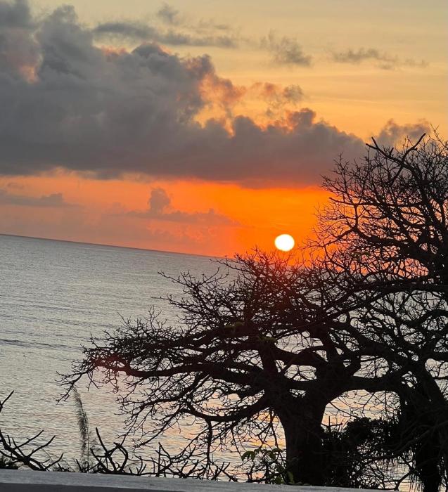 3bed oceanfront with Ac &gazebo