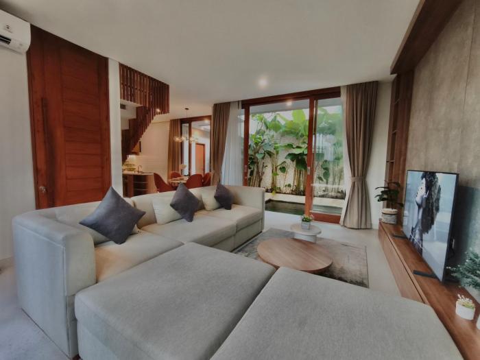 Island Escape - 2BR Tropical Villa in Seminyak