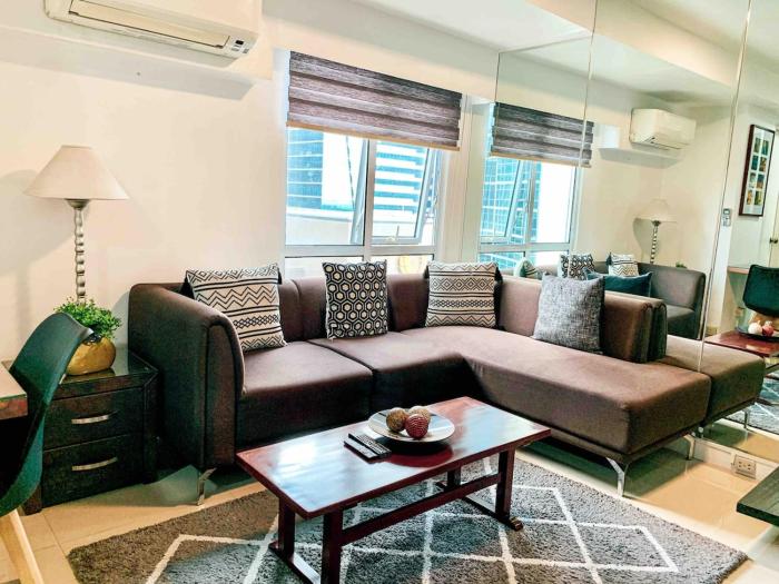 2BR Condo w Pool Loft at Fort Victoria BGC Taguig