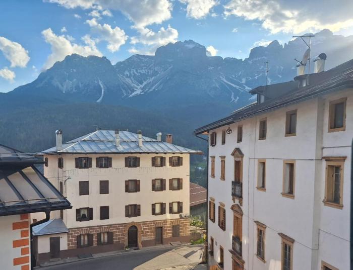 Breakfast with mountains view