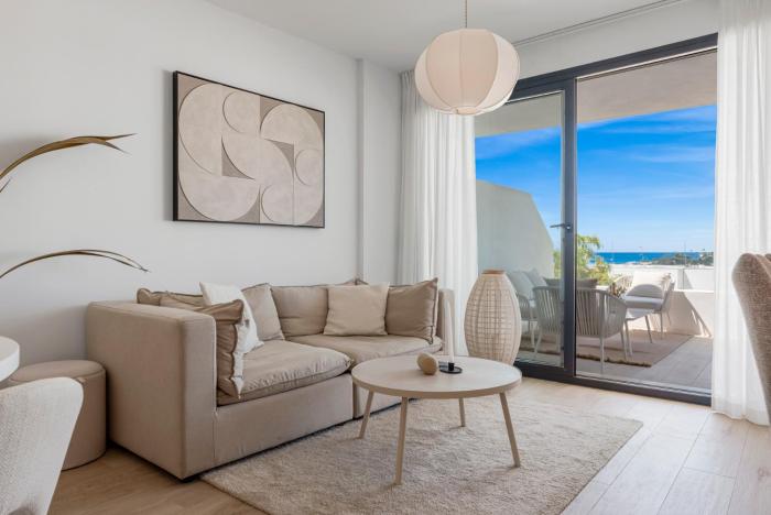 Estepona Beach Getaway 2BR Apartment w Sea View