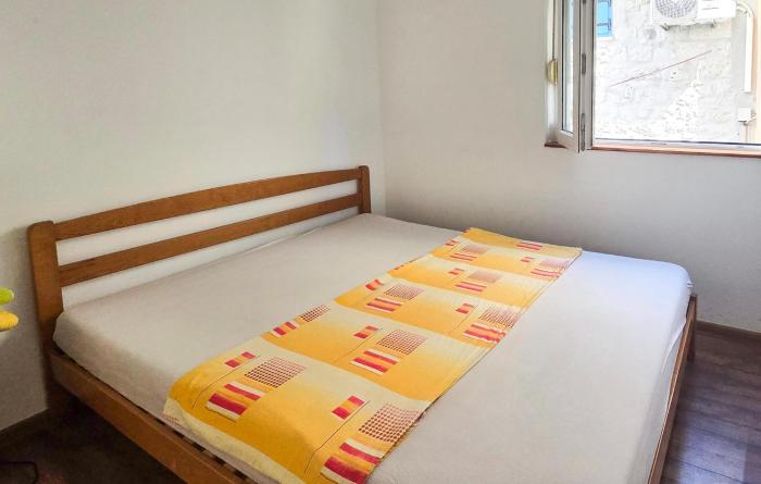 Beautiful Apartment In Kastel Stafilic