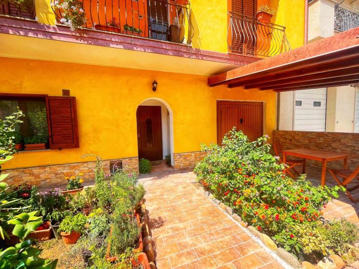 Open Space sOllastu con WiFi, Patio e Aria Condizionata