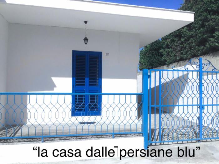 La casa dalle persiane blu