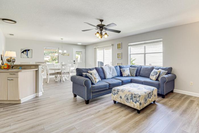 6 Mi to Lake Sumter Landing: Home w Perks!