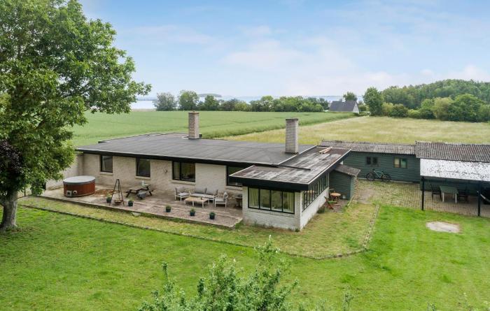 Nice Home In Bandholm With Wifi - K10070