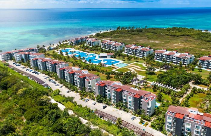 Mareazul 202S Oceanfront 2BR with Plunge Pool