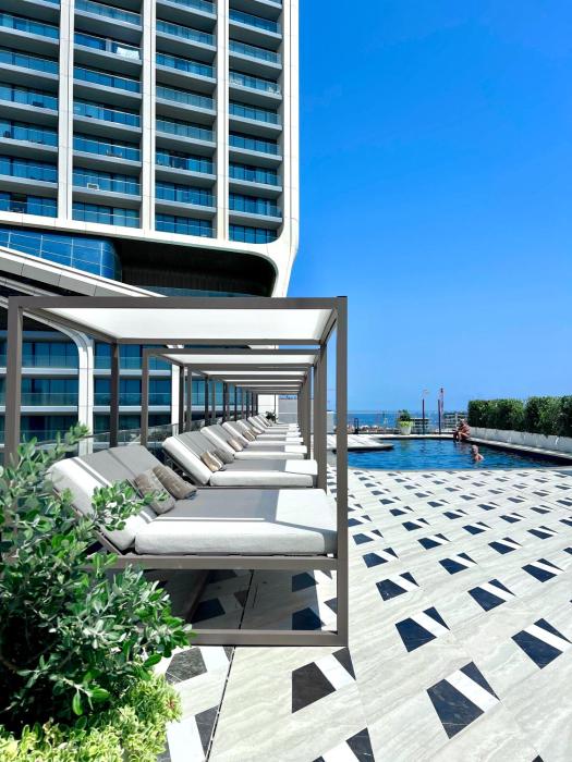 Mercury Suite Bright w Pool access by Arco Collection