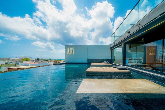 1 BR Condo with Rooftop Pool & Bar - At IT Residences - Condo Iris