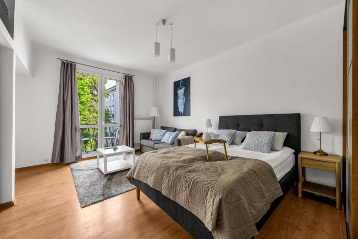 Ochota Apartment - Balcony - by Rentujemy