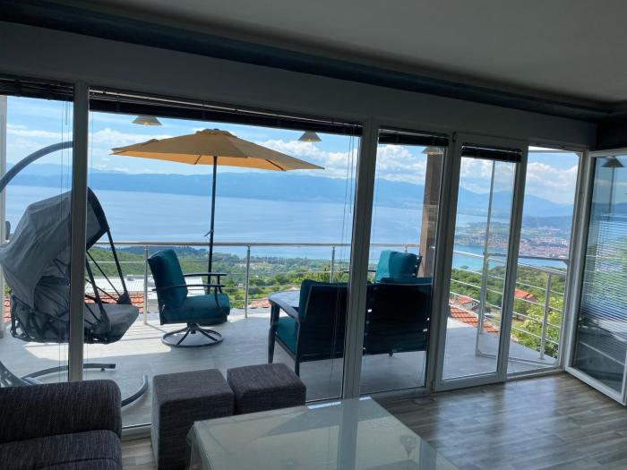 Velestovo panorama house II