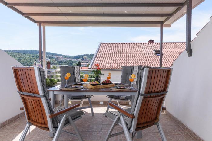 Apartman Lorena - with sea view near Old Town