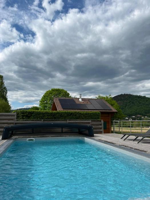 Chalet avec Jacuzzi et Piscine, déco soignée esprit cocooning