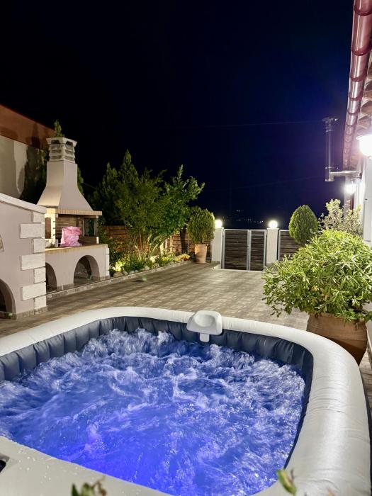 Villa Asterousia with Heated Jacuzzi, BBQ & Lounge