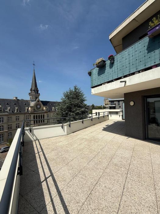 Renovated studio with 50 m2 terrace