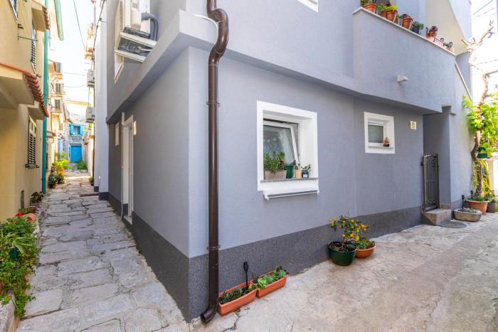 Apartments by the sea Baska, Krk - 23915