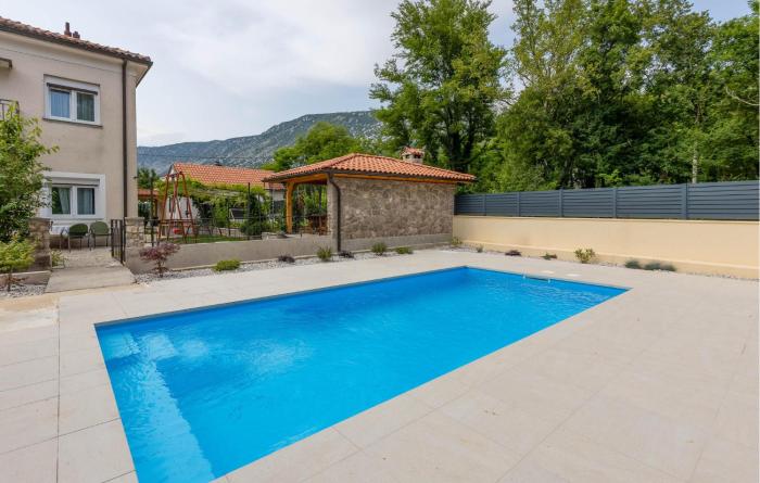 2 Bedroom Gorgeous Apartment In Tribalj