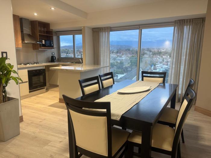 Departamento espectacular con balcón panorámico en piso alto