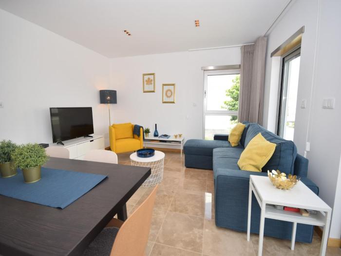 Holiday home near the bay of Salir do Porto, cleaning included