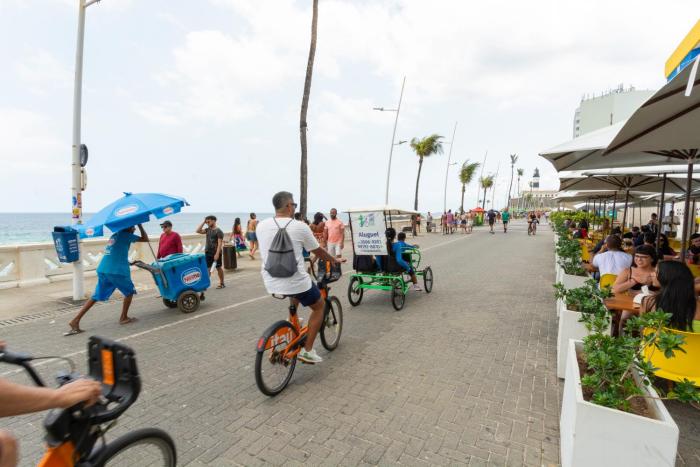 Vida Praiana - Piscina, Mar e Conforto na Barra