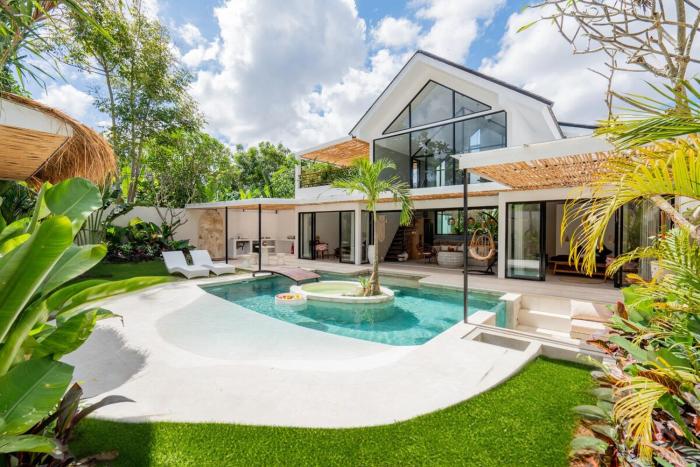 NEW! Villa Aurora - 4BR Villa in Kerobokan