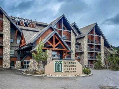 Cozy Canmore resort with mt view hot tub and pool