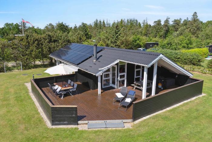 Cozy Summer House Near Hals