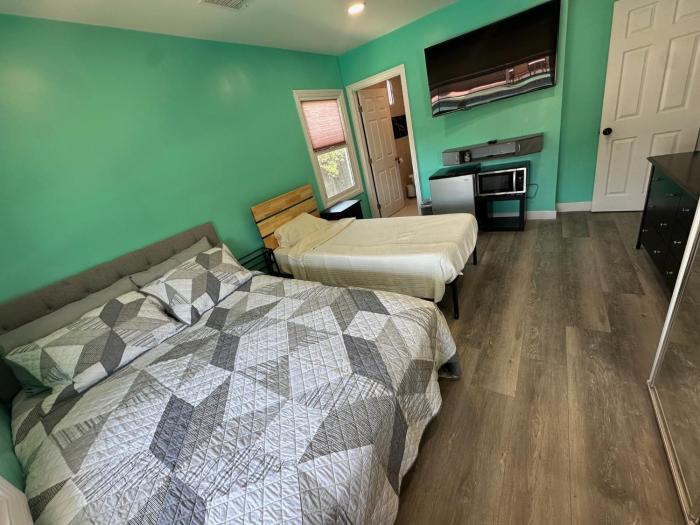 Room with pool view close to Sofi Stadium and LAX