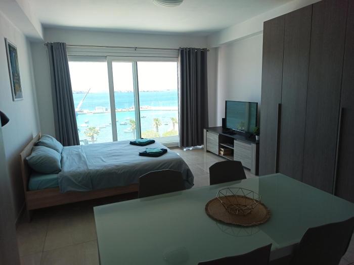 Seafront studio apartment San Pauls Bay