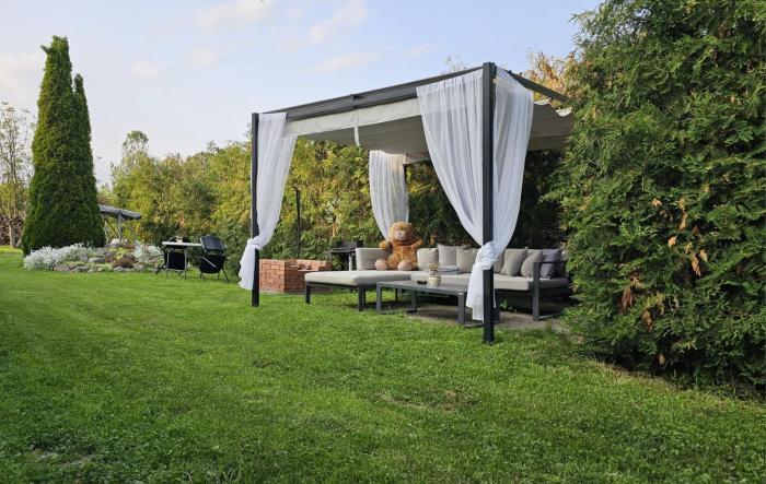 Verebes Cottage with garden