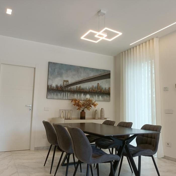 Holiday Home Varese- Family & Group stay with private parking