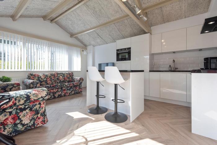 Therese with free parking