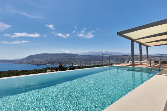 New Luxury Olives & Thyme Retreat, Seaview with 2 Heated Pools